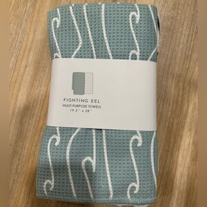 NWT Fighting Eel Multipurpose Towel Set